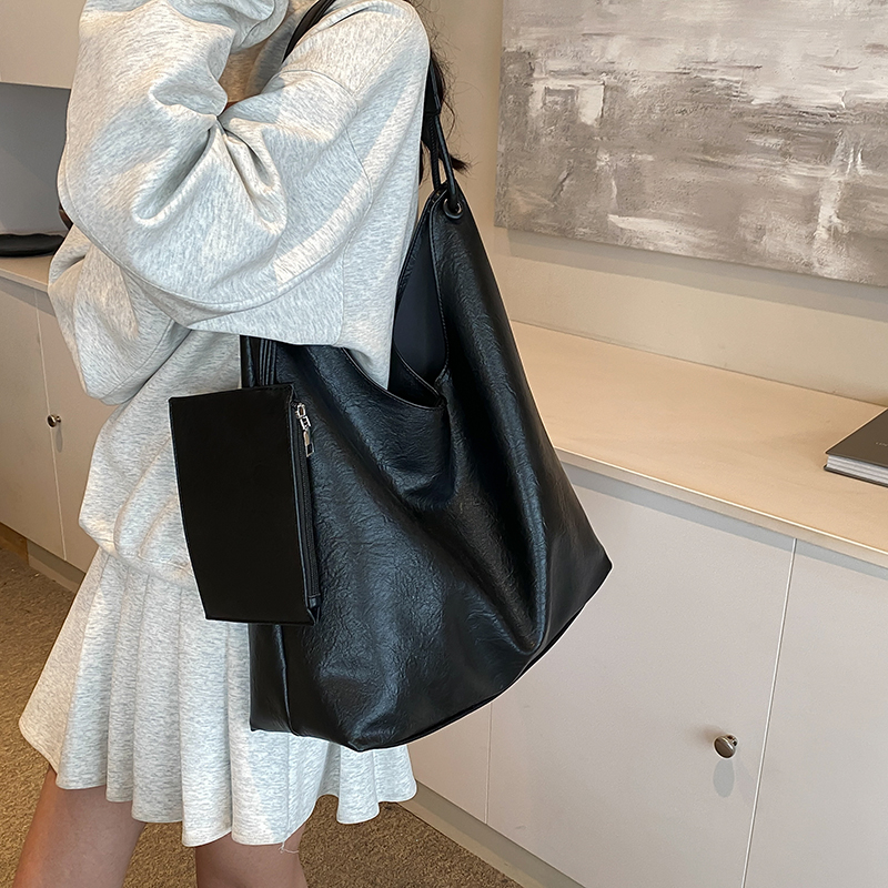 LEFTSIDE Design Big Simple Crossbody Bags for Women 2024 Fashion Female Underarm Bag Lady Shoulder Bag Handbags and Purses