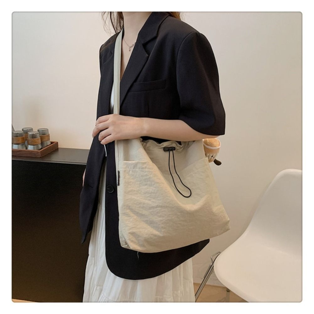 New Fashion Drawstring Shoulder Bag Travel Casual Nylon Tote Bag Large Capacity Basic Style Crossbody Bucket Bag Women