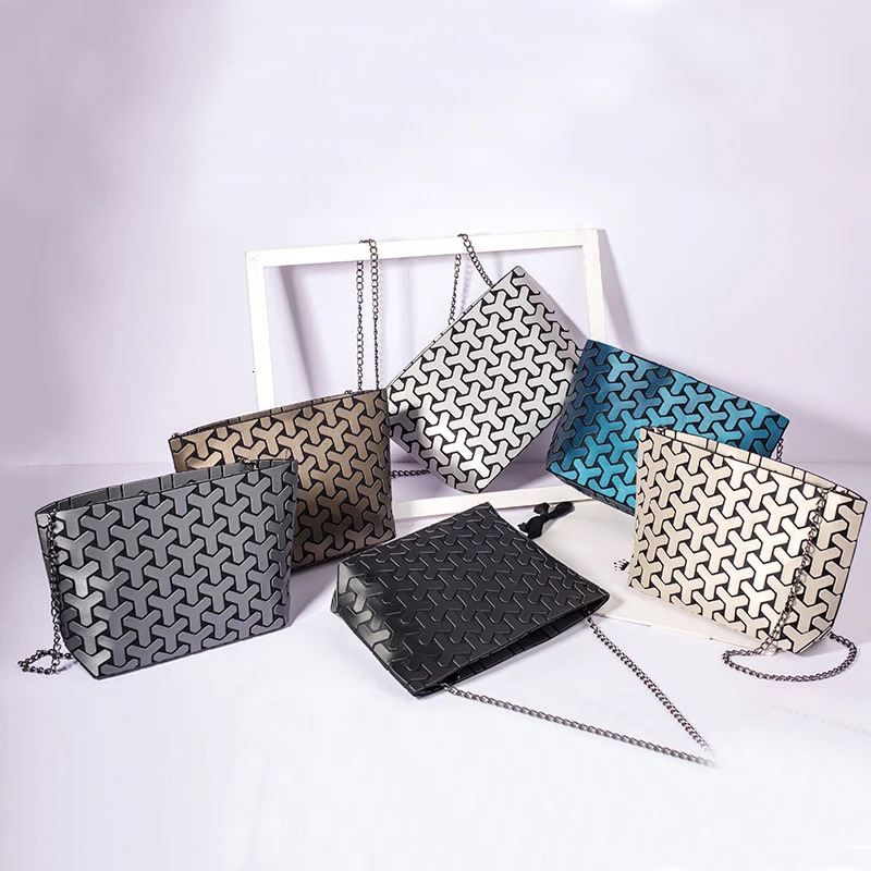 Women's Chain Shoulder Bag Fashion Geometry Women's Flat Fold Cross Bag Handheld Wallet