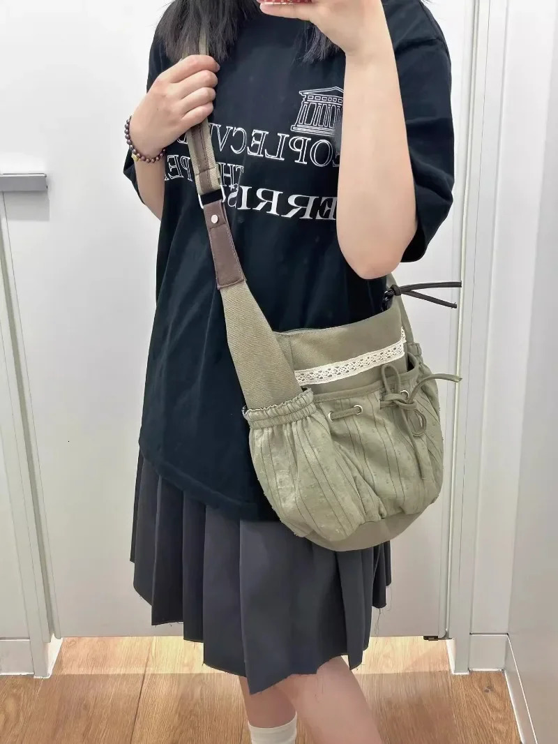 MBTI retro womens cross body bag Korean style fashionable canvas handbag Versatile casual large capacity shoulder bag 241107