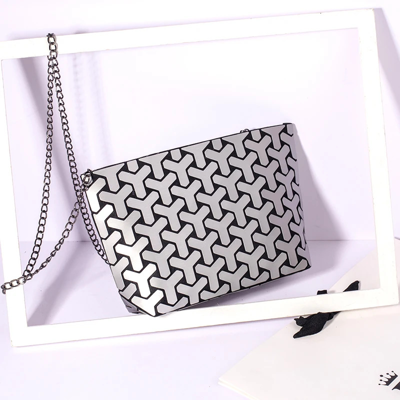 Women's Chain Shoulder Bag Fashion Geometry Women's Flat Fold Cross Bag Handheld Wallet