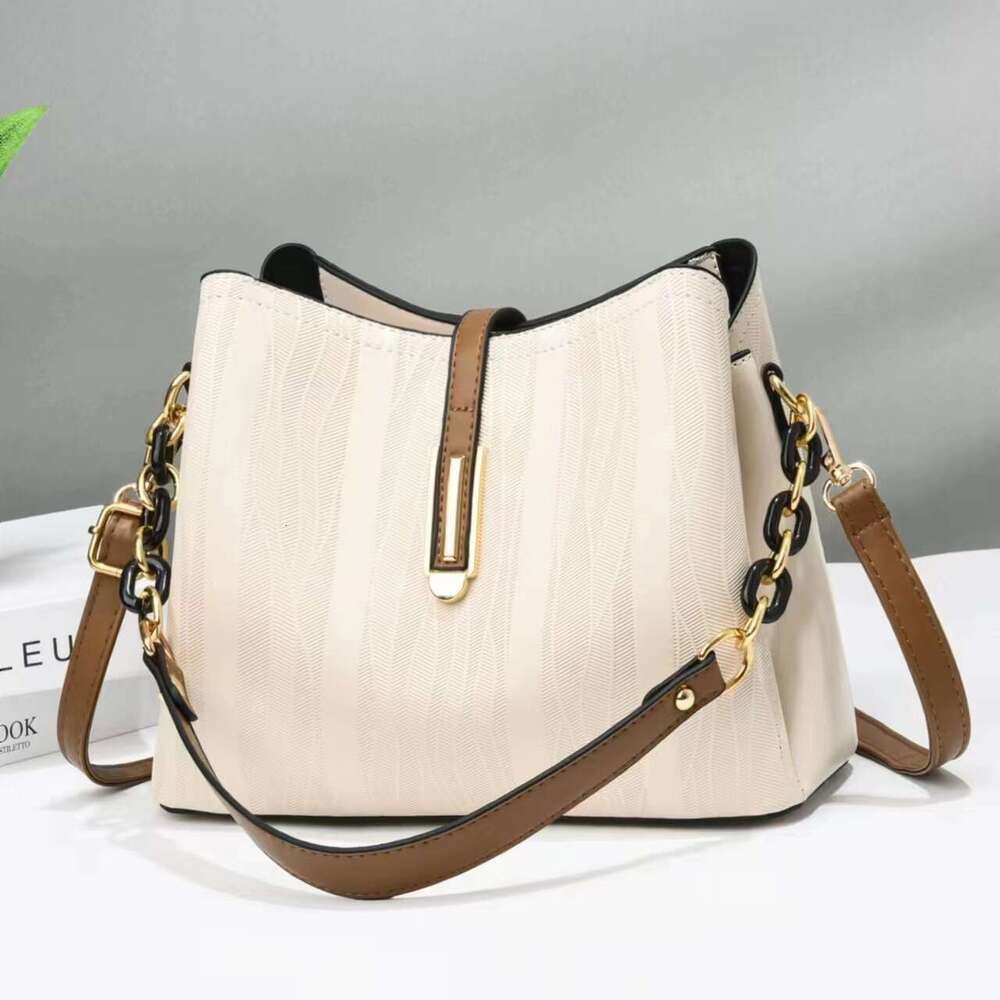 2024 New Versatile Crossbody Single Shoulder Popular on the Internet Large Capacity Bucket Small Women's Bag Bags
