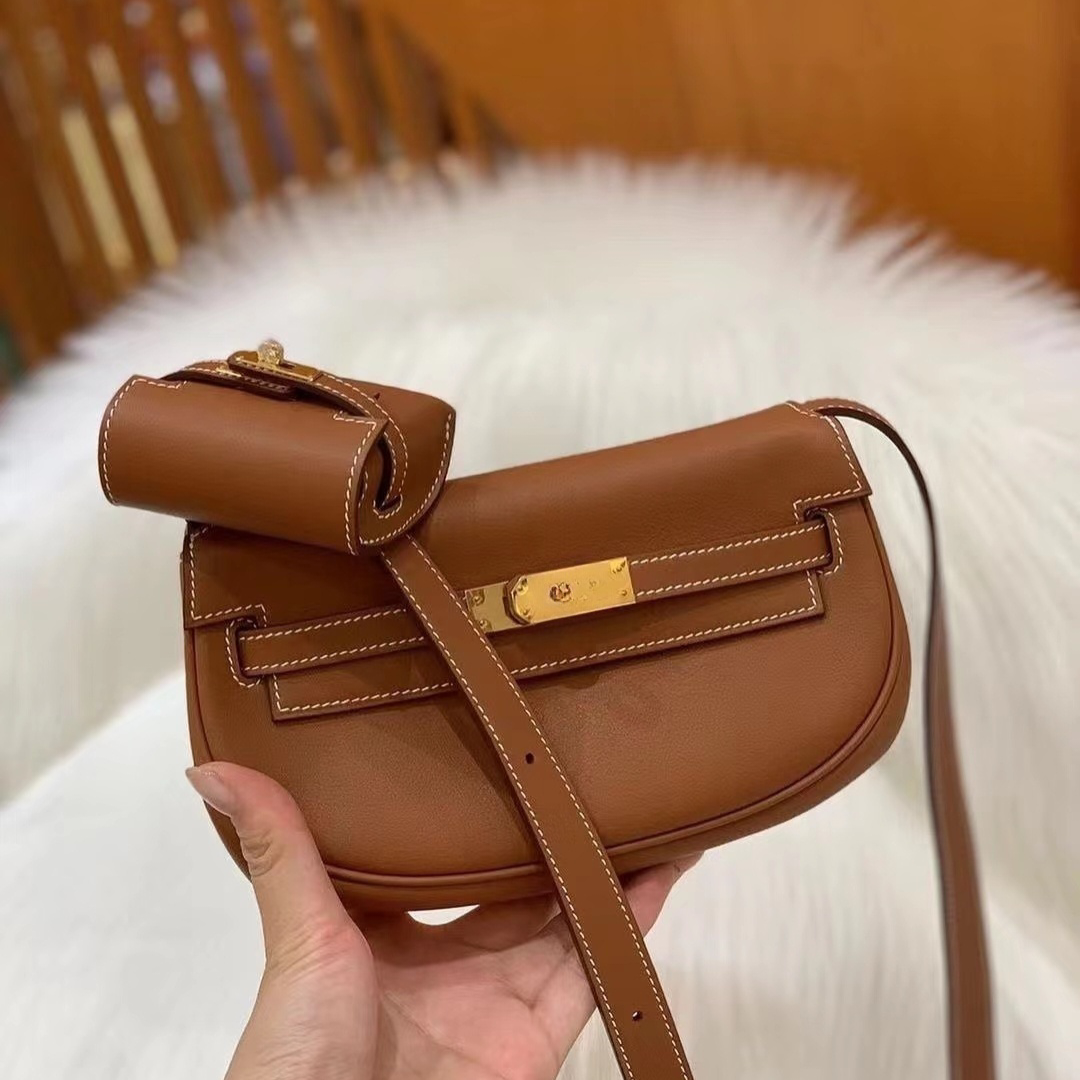 Designer Move Bag Fashion Shoulder Bag Crossbody Bag Adjustable shoulder strap with small card bag Fully handmade in French swift leather 18K plated hardware