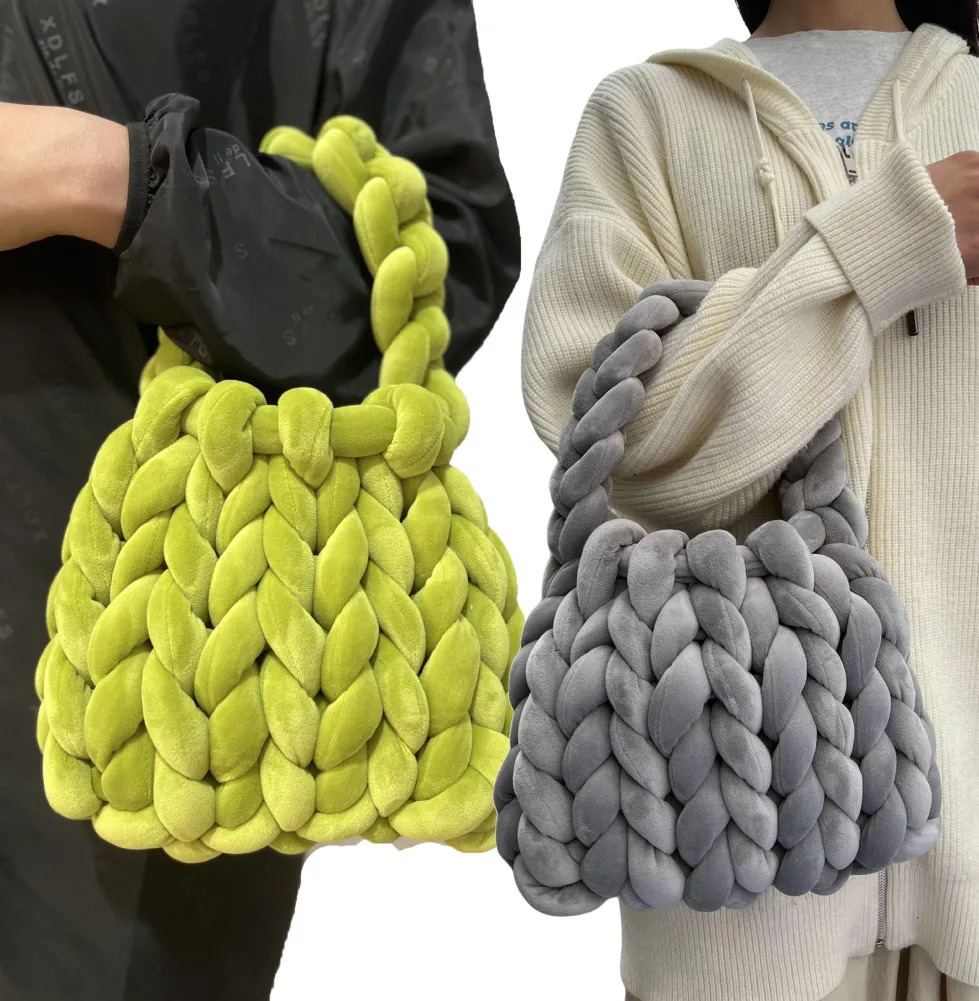 Womens hand woven handbag hand woven wallet used for daily Christmas parties 241106