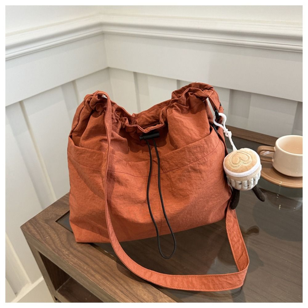 New Fashion Drawstring Shoulder Bag Travel Casual Nylon Tote Bag Large Capacity Basic Style Crossbody Bucket Bag Women