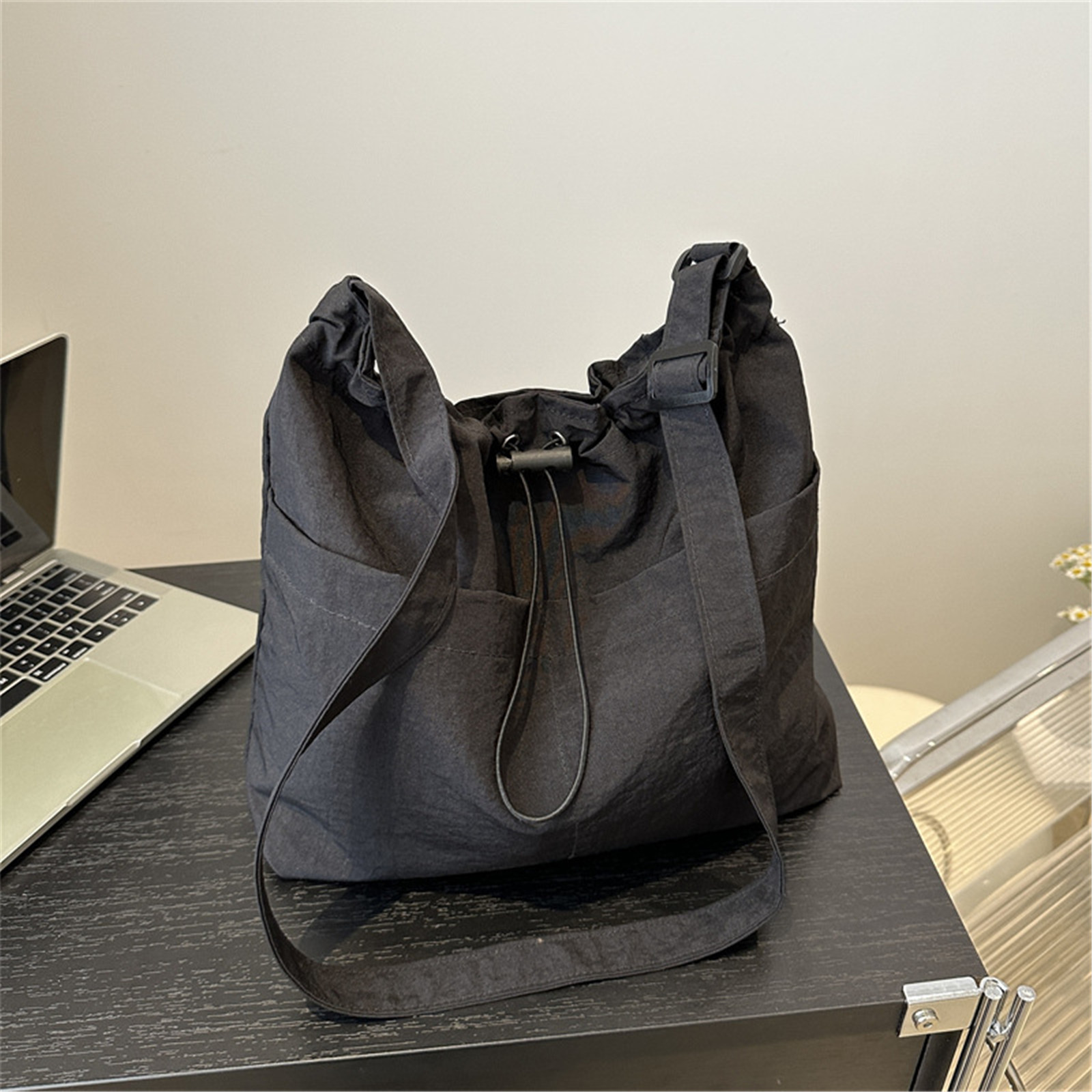 Large Capacity Versatile Shoulder Bag for Women's Summer Lightweight Nylon Shoulder Crossbody Bag New Minimalist Tote Handbag