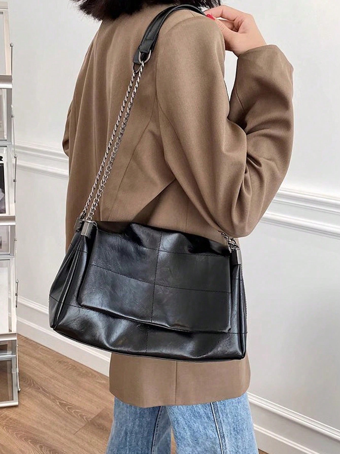 Large capacity commuting bag 2024 new spring/summer women's chain tote bag, high-end and fashionable single shoulder underarm ba