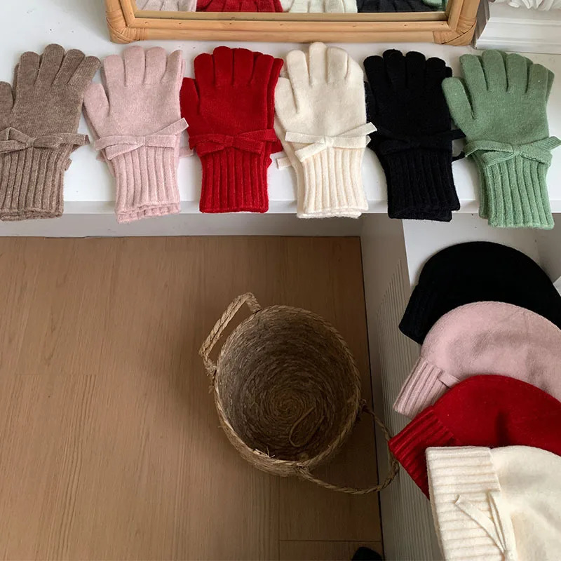 Butterfly Knot Knitted Beanies Hat Glove Set Womens Winter Warm Skull Hat Womens Outdoor Skiing Cold Protective Ear Hat 241107