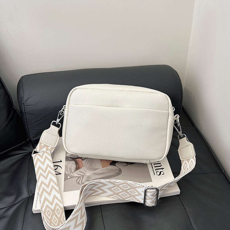 Solid color PU single 2024 new women's wide shoulder strap fashionable crossbody small square bag