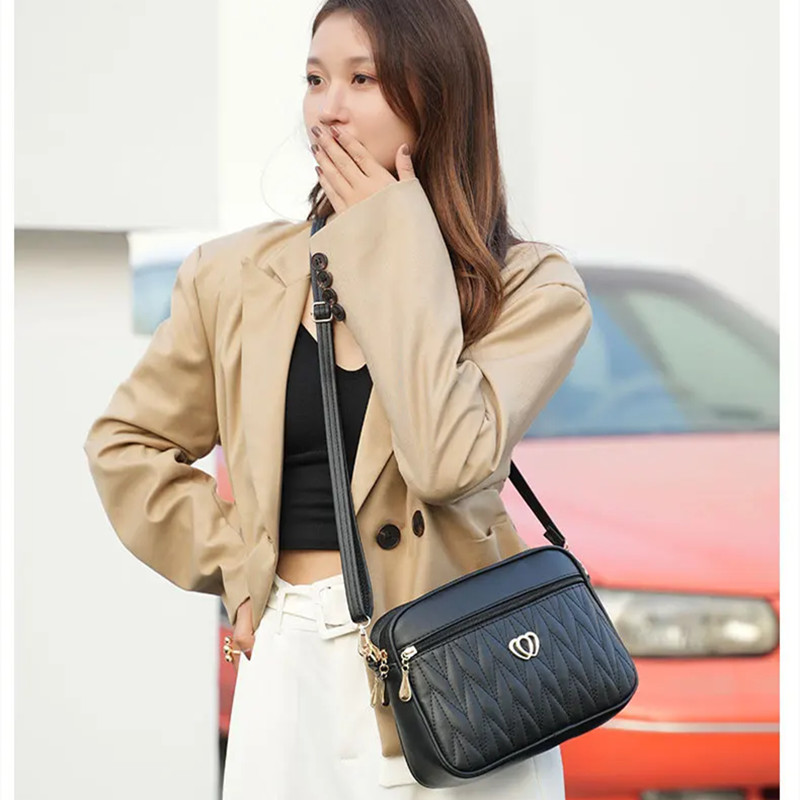 2023 New Crossbody Small Messenger Bag Simple and Advanced Fashion Ladies Shoulder Handbag Women's Lingge High Capacity Purse