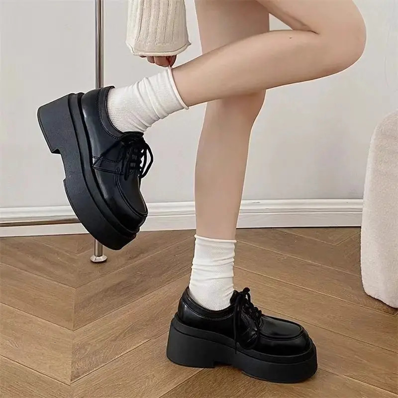Winter Shoes Womens Oxford Clothing Platform Womens Shoes Autumn Pre made Leather Retro Cross Crawling Dress 241106