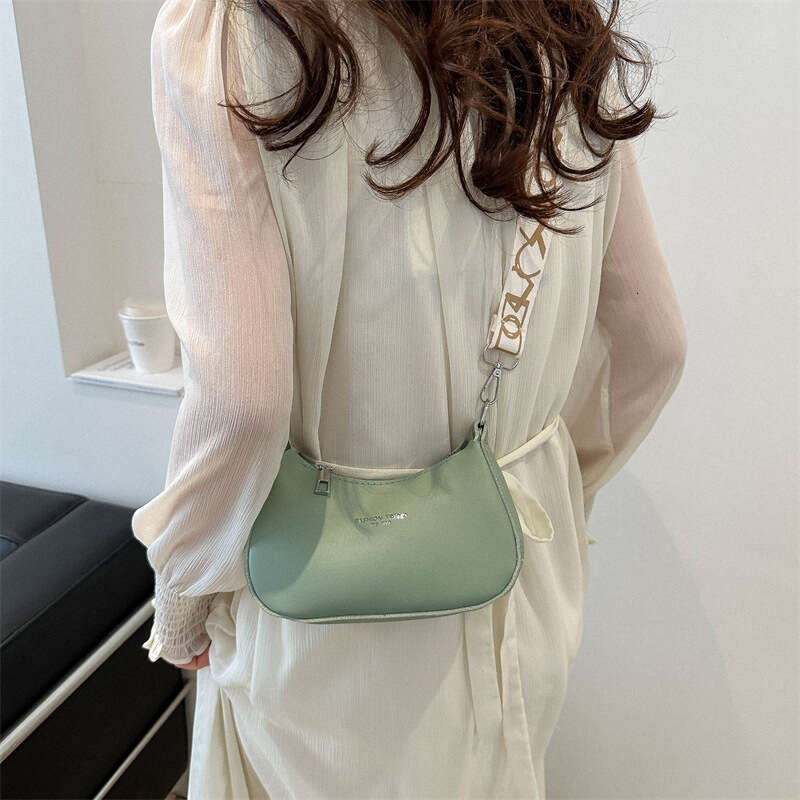Spring 2024 New Fashion Women's One Shoulder Underarm Simple and Casual Western Style Crossbody Small Square Bag