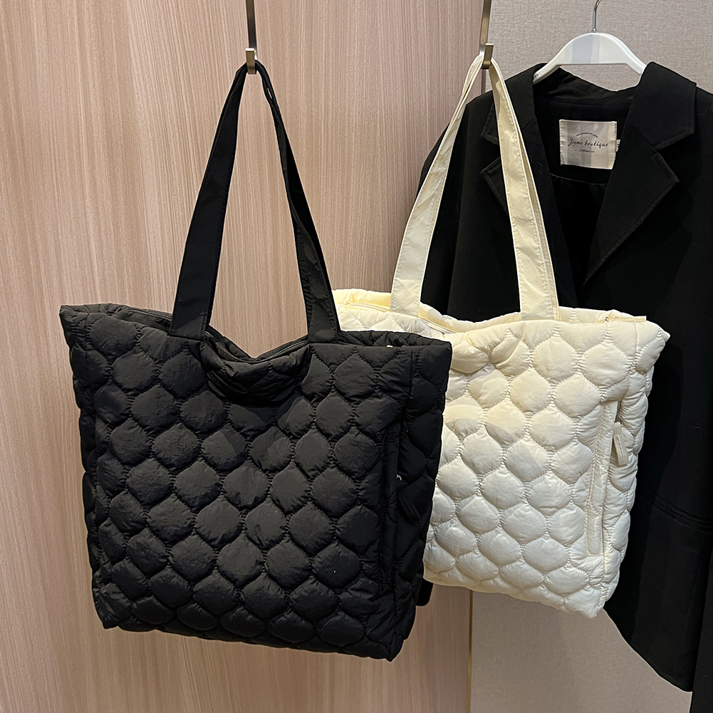 Quilted Women Handbags Large Capacity Winter Shoulder Bag Fashion Cloud Cotton Padded Elegant Ruched Tote Bag Soft for Vacation