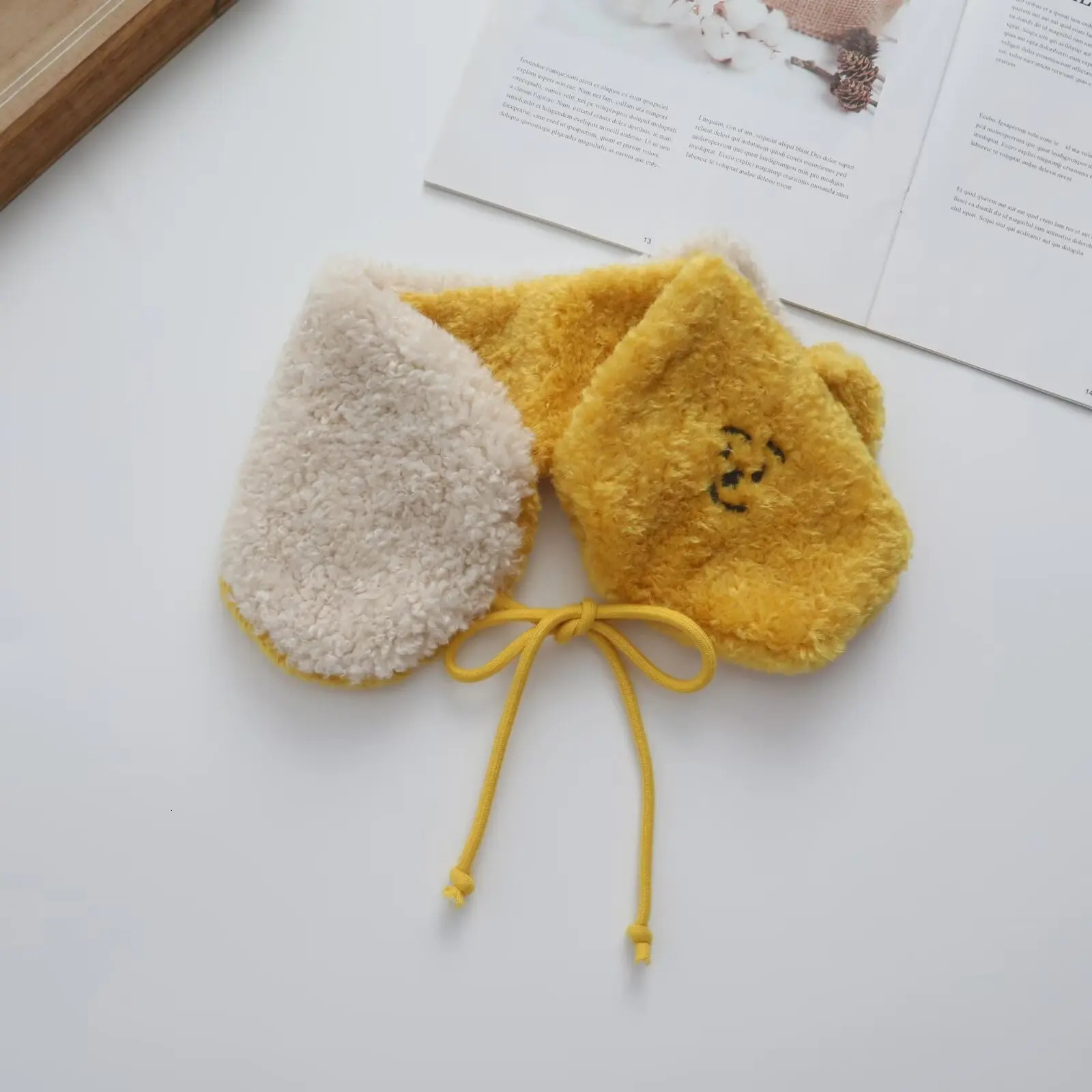 Autumn and winter cold proof and warm womens earmuffs cartoon embroidery yellow beige soft joint no pressure and warm earmuffs 241107