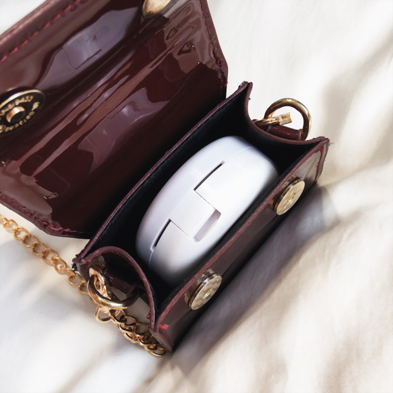 Razaly brand designer good quality mini purse handbags small bag simple flap gold chain patent pu leather beach shoulder 2018