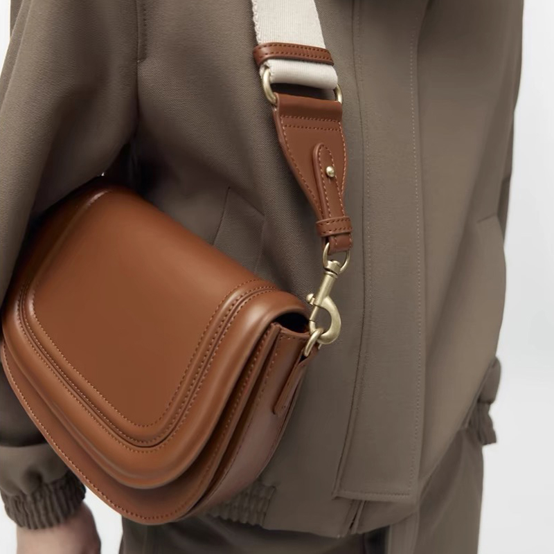 fashion small flap bag designer wide strap saddle shoulder bags luxury pu leather crossbody bag trend small phone purses 2024