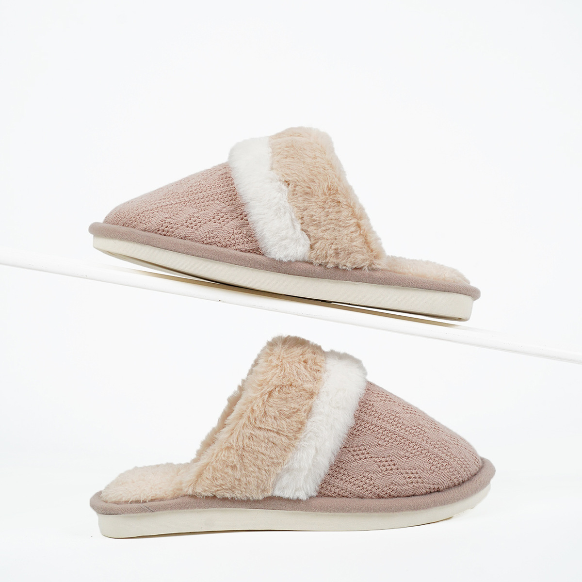 Men's and Women's Winter Home Warm Plush Thick Soled Cotton Slippers.