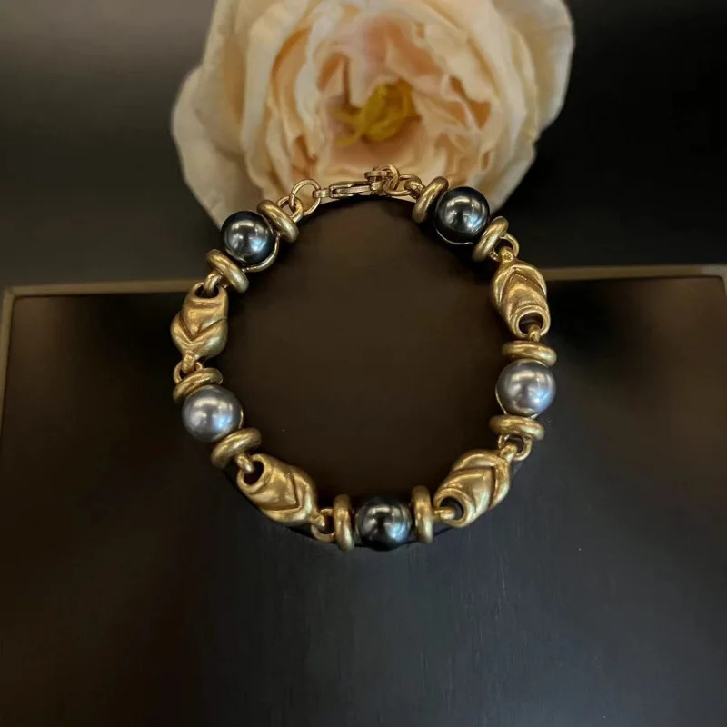 Vintage style gold-plated embossed fashionable necklace bracelet high-end classic pearl earring set 241106