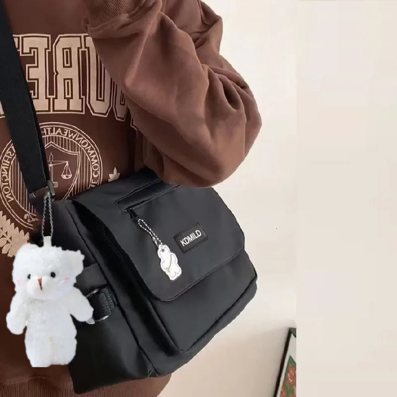 Womens Bag Korean Style Female Messenger Bags College Large Capacity Versatile Shoulder Student School Bolsos Sac 241106