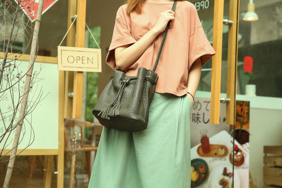 Vendange fashion multipurpose totes drawstring simple genuine leather women bag shoulder bag 2541