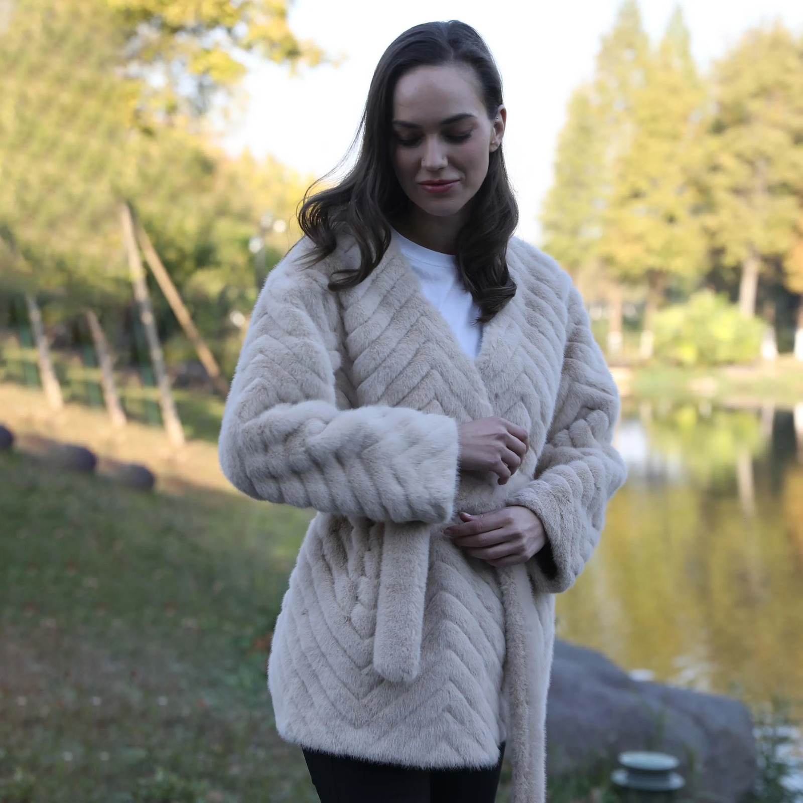 Womens faux mink coat V-neck strap style faux fur monochrome high-quality warm feminine 241107