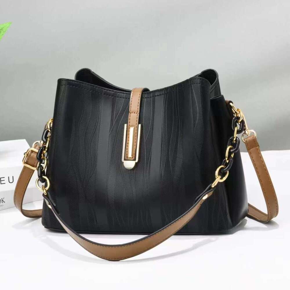 2024 New Versatile Crossbody Single Shoulder Popular on the Internet Large Capacity Bucket Small Women's Bag Bags