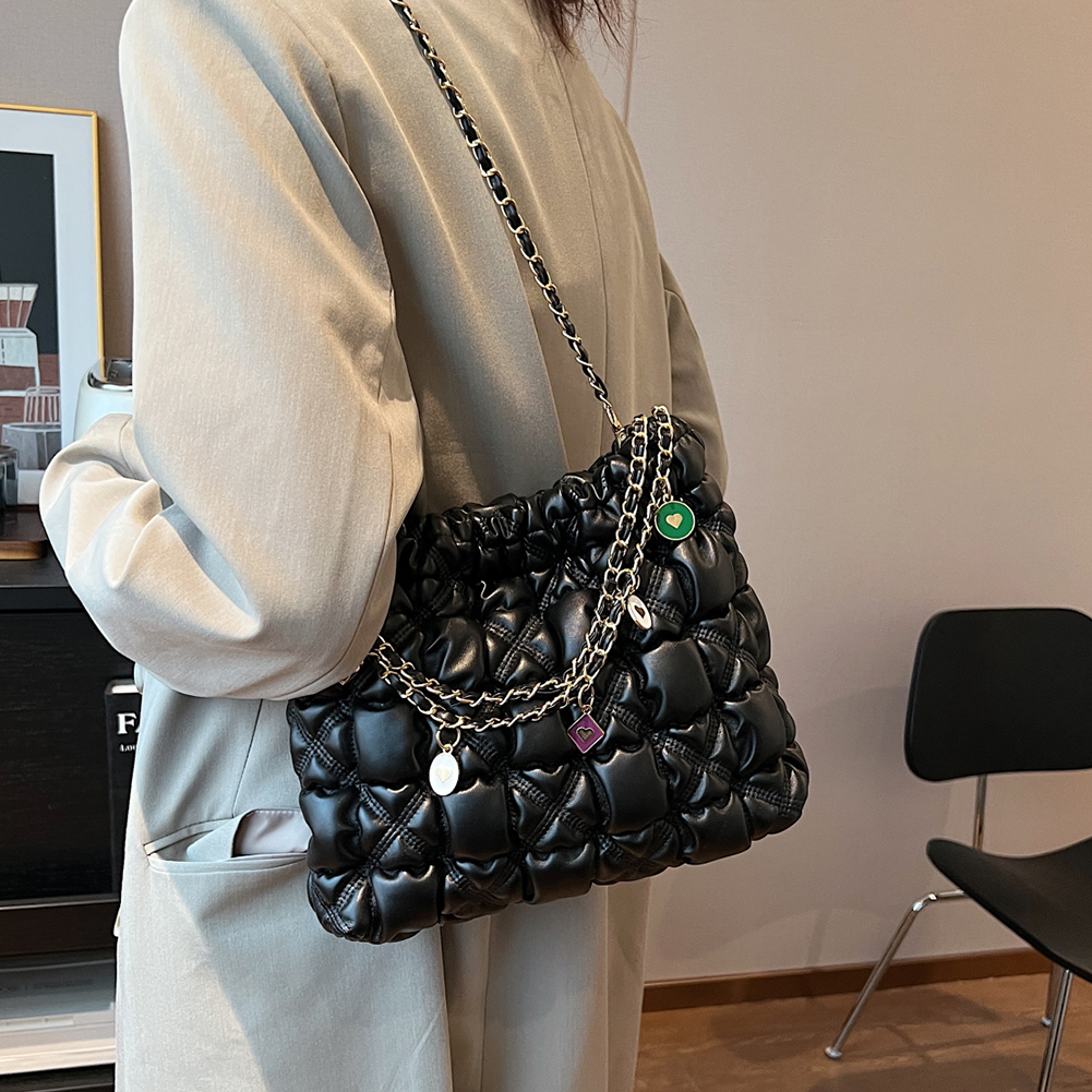 Quilted Pleated Crossbody Bag for Women Padded Shoulder Bag Design Tote Luxury Chain Drawstring Bucket Bag Casual Handbags Sac