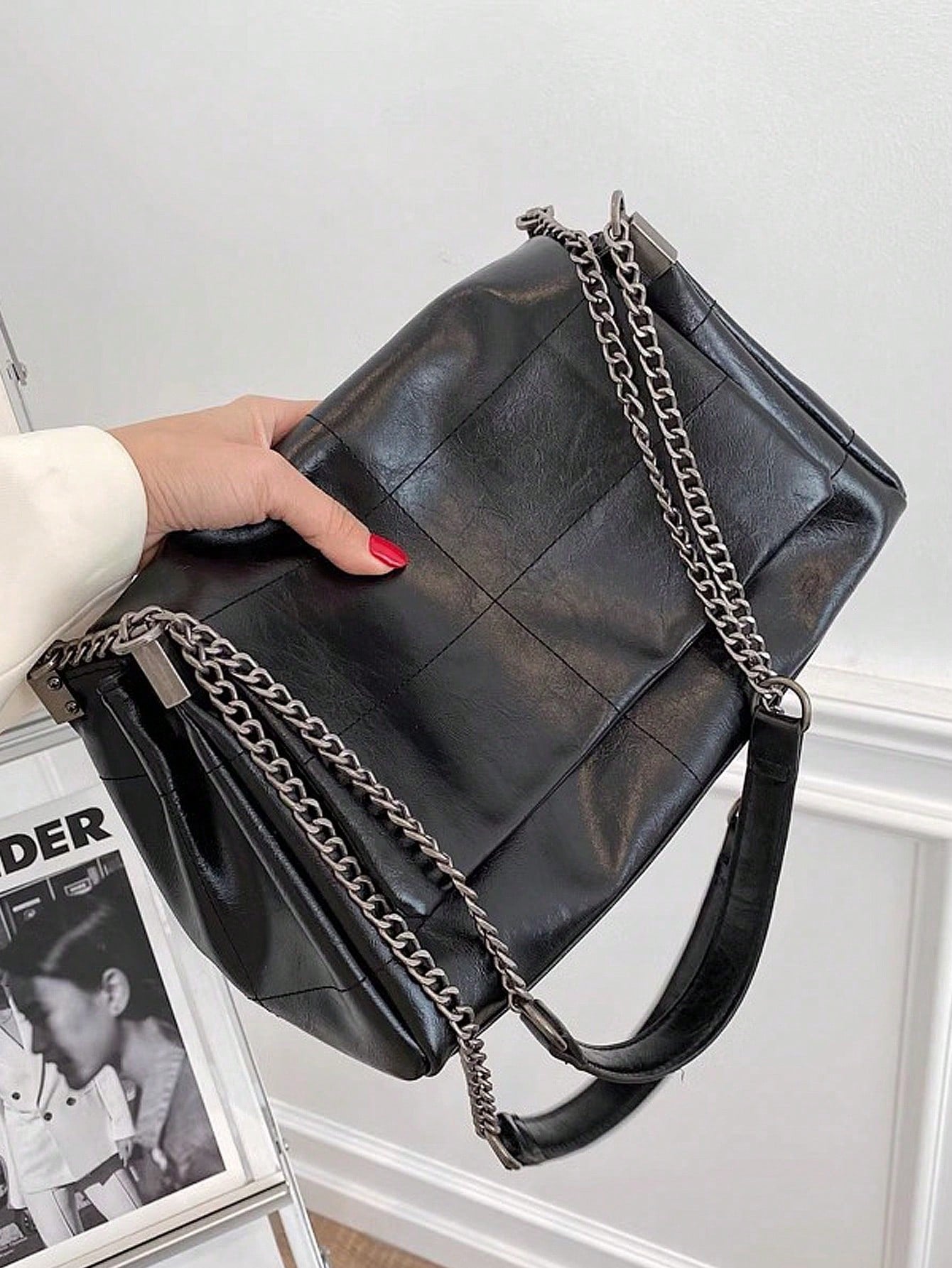 Large capacity commuting bag 2024 new spring/summer women's chain tote bag, high-end and fashionable single shoulder underarm ba
