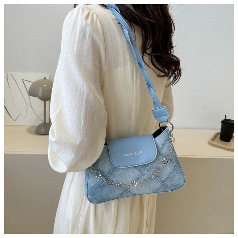 New Simple Crossbody Bag Trendy Ladies Handbag Niche Korean Underarm Shoulder Bag PU Material With Chain Decoration