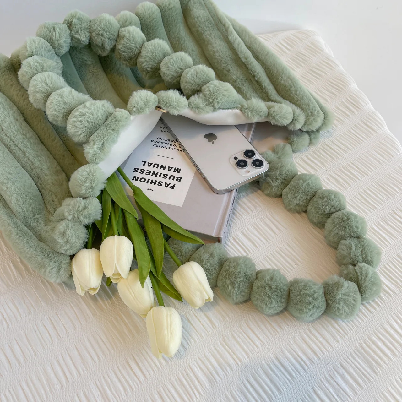 Womens plush shoulder bag large capacity handbag womens casual warm fabric handbag soft fluffy striped shopping bag 241107