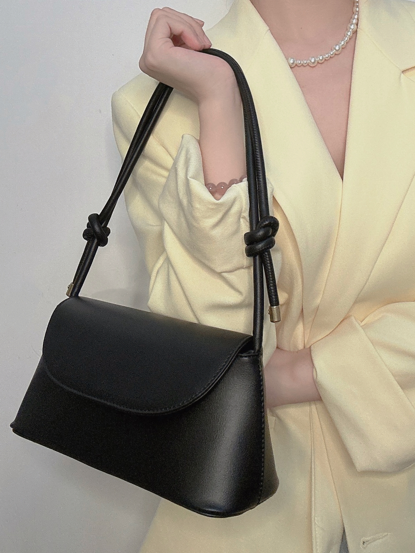 Lady Fashion Simple French one-shoulder Crossbody solid color fashion Underarm Pu Leather small square bag