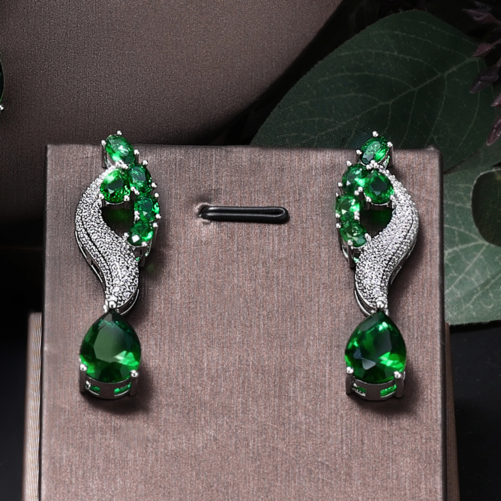 Top 4 Wedding Brides Jewelry Set Water Drop shaped Womens Wedding Accessories Necklace and Earring Set 241106