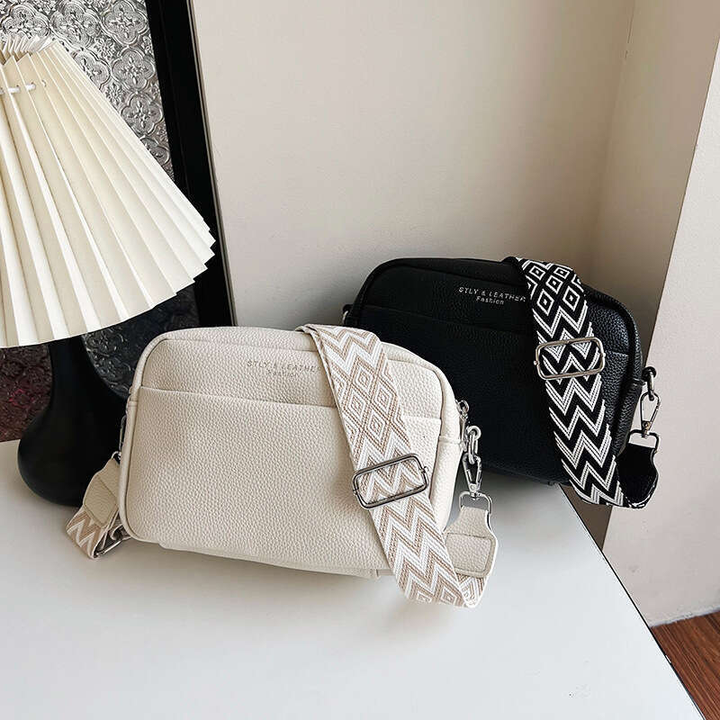 Solid color PU single 2024 new women's wide shoulder strap fashionable crossbody small square bag