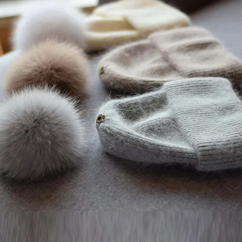 Rabbit Fur Knitted hats for Women Real fox Fur Pom Poms Hat Large Pompom Outdoor Warm Skullies Beanie Winter Hat Christmas 241106