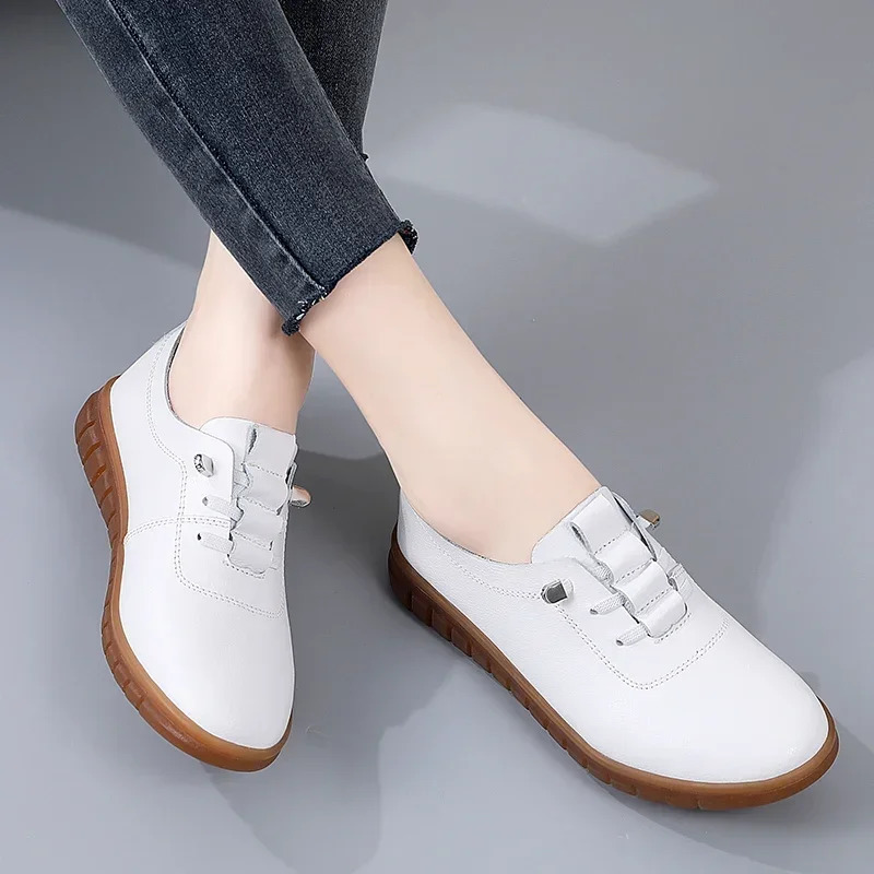 2024 Sports Shoes for Womens Casual Shoes Spring and Autumn Apartment Genuine Leather Moccasins Womens Skating Boots Womens Boat Shoes 241106