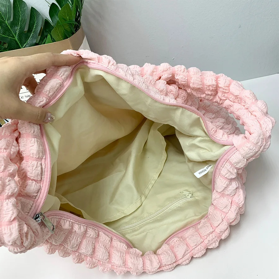 Casual pleated large homeless handbag er womens shoulder bag nylon pad cross body bag large bubble puff bag shopping bag 241107