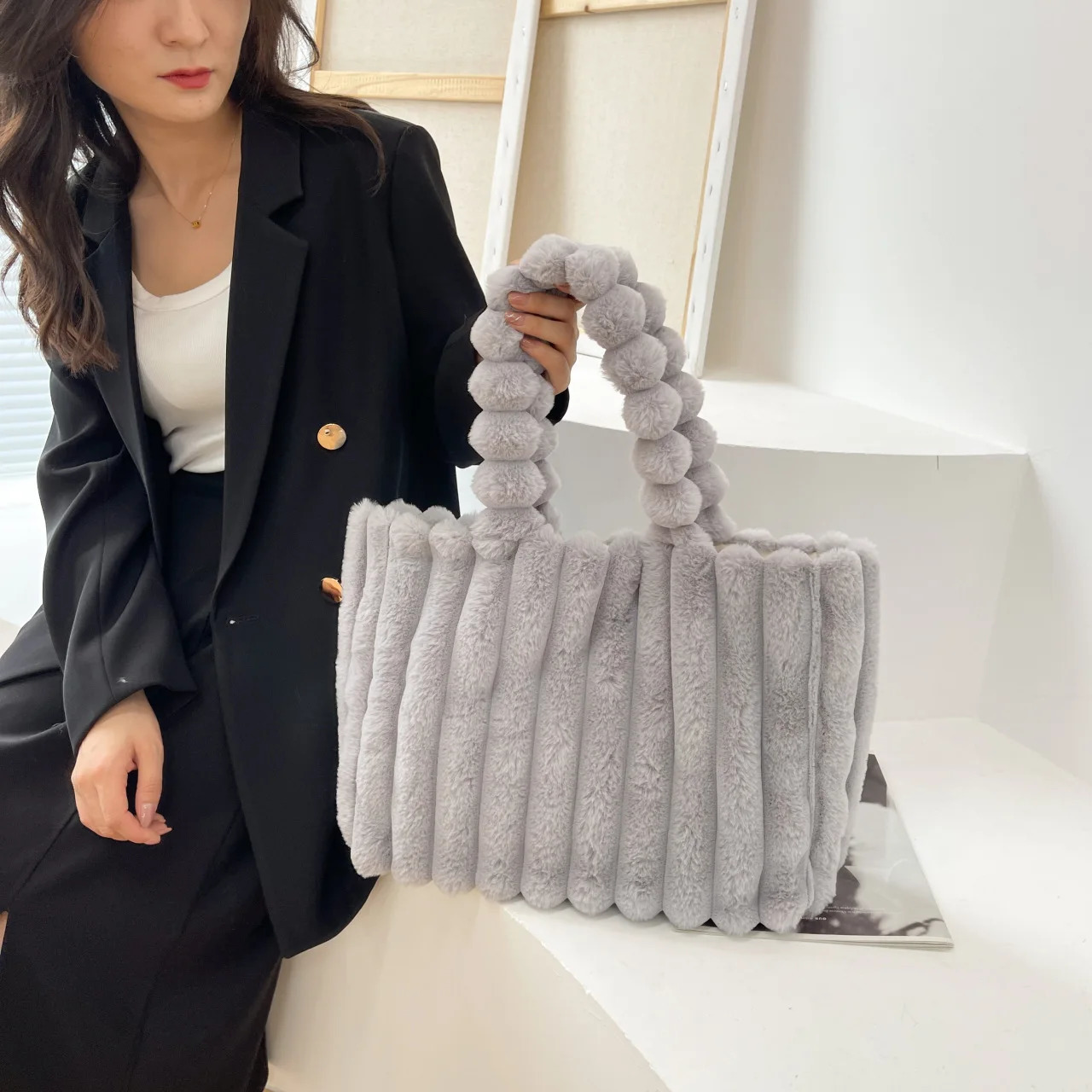 Womens plush shoulder bag large capacity handbag womens casual warm fabric handbag soft fluffy striped shopping bag 241107