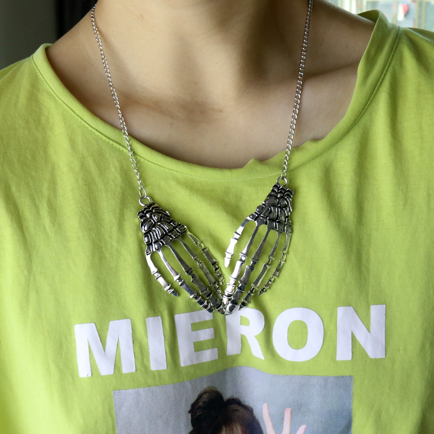 Hot Selling Halloween Skeleton Claw Necklace in Europe and America Cross Border Retro Exaggerated Punk Metal Accessories and Accessories