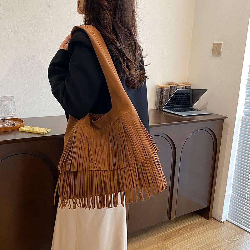 2024 new fashionable fashionable frosted fringed bag bag retro suede bucket bag cross-body bag