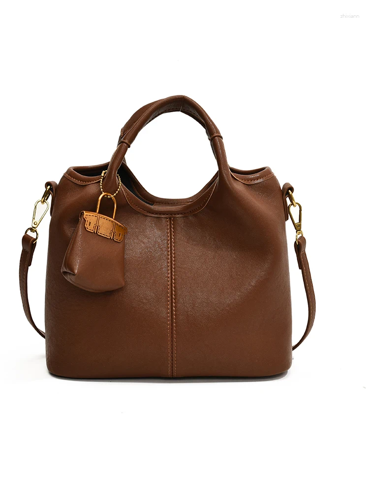 Shoulder Bags Vintage Burgundy Large Capacity Messenger Bag 2024 Womens Designer Unique Simple Commuter Classroom Tote