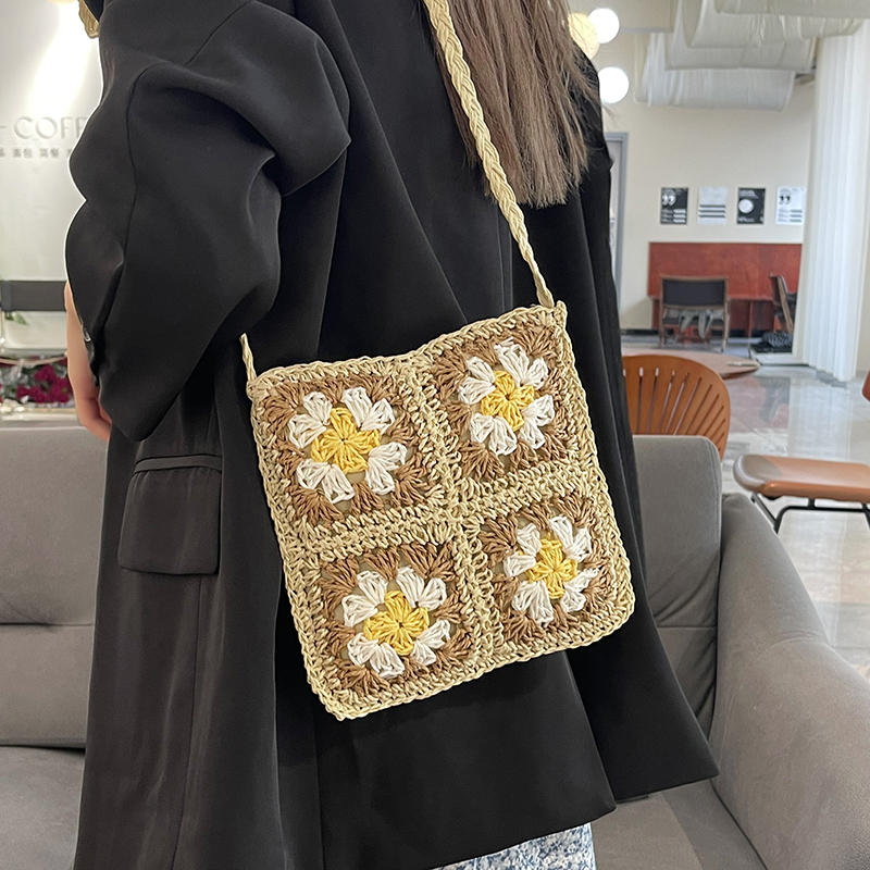 Flower Straw Beach Bag Hand-woven Summer Shoulder Bag Crochet Crossbody Bag for Women Beach Picnic Vacation