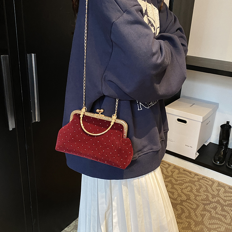 Women Clutch Purses Ladies Evening Bag with Detachable Chain Velvet Shoulder Cross Body Bag Metal Hand Top Handle Bags Party Bag