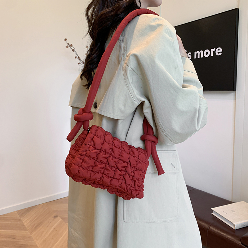 Women Puffer Shoulder Bag Quilted Tote Bag Lightweight Fashion Shoulder Purse Large Capacity Soft Sling Bag Outdoor Travel Bag
