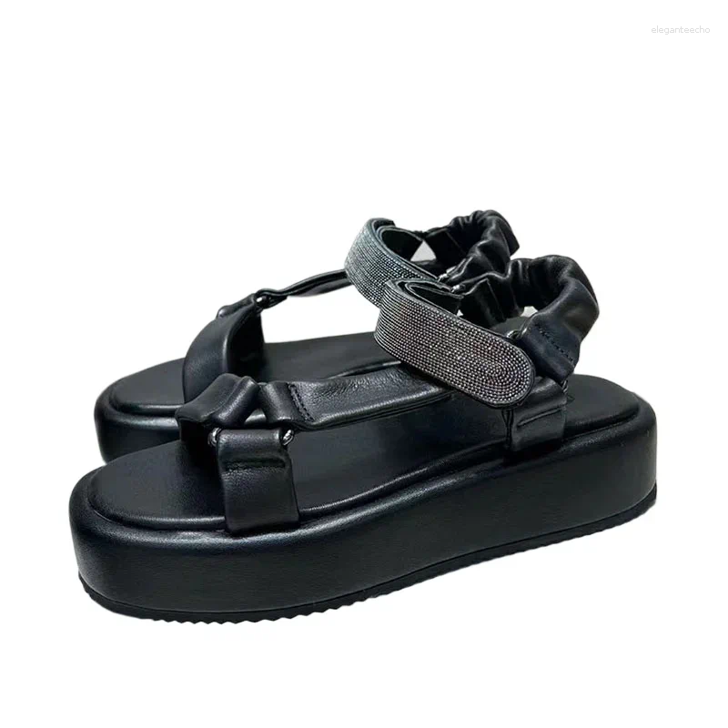 2025 S Fashion Designer Sandals String Bead Platform Woman Sandal Open Toe Flat Thick Sole Beach Holiday Shoe Runway Leisure Samdals Summer