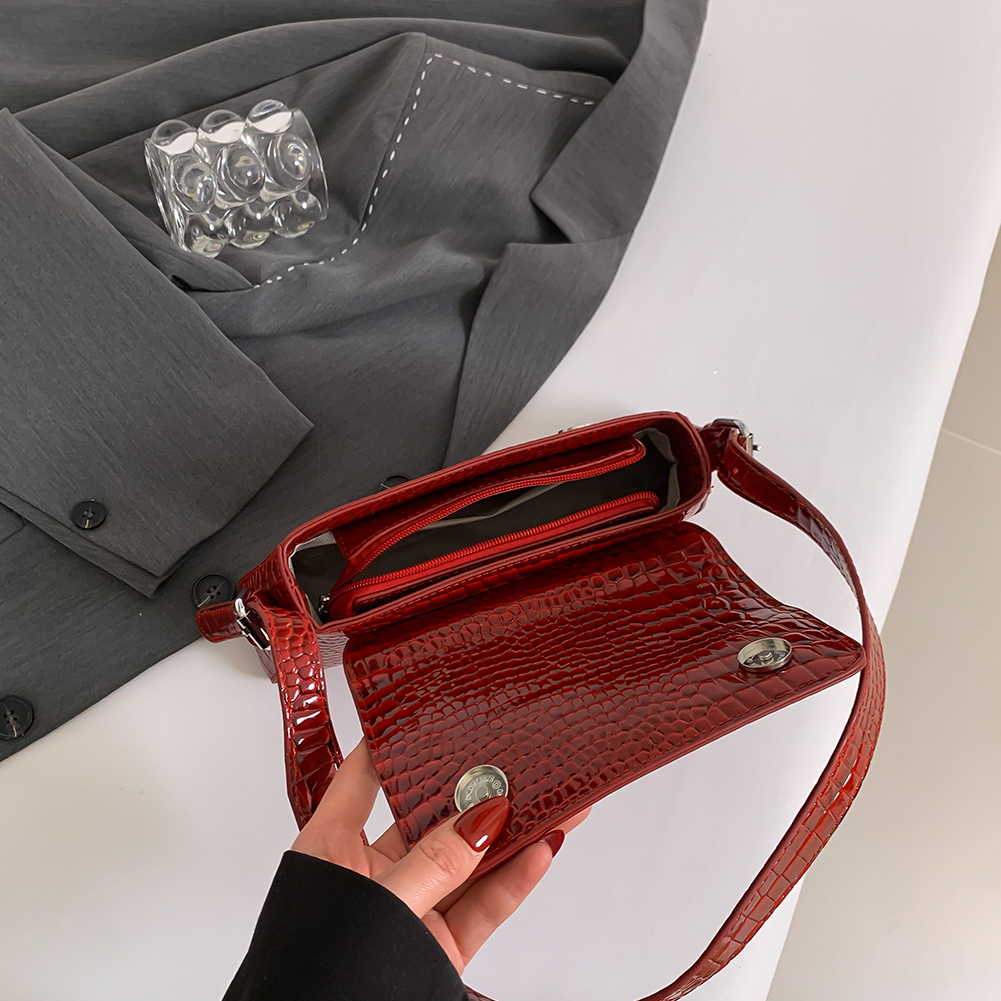 Retro Red Crocodile Pattern Leather Shoulder Bag for Women Luxury Flap Crossbody Bag Solid Color Underarm Tote Bags Lady Handbag