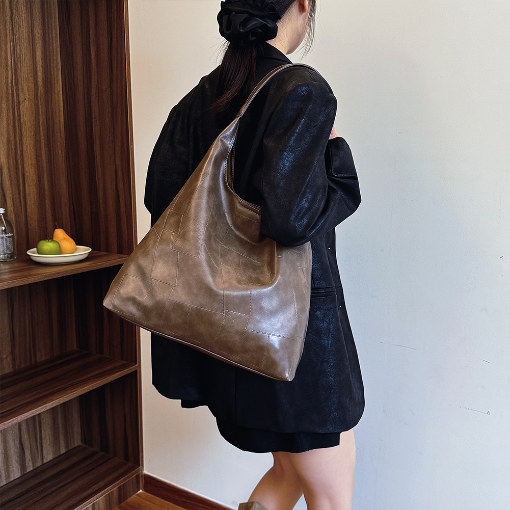 Autumn and Winter Vintage PU Women's Bag Large Capacity Trendy Shoulder Bag Solid Color Simple Casual Commuter Bag Retro Handbag