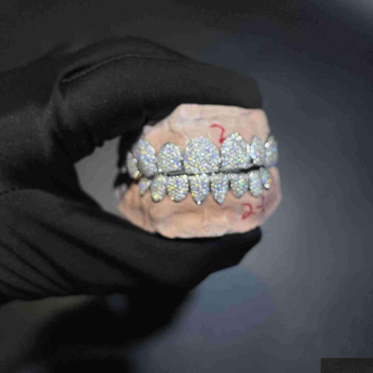 Pendant Necklaces Custom Made Dental Grills Iced Out Sterg Sier Real Gold Jewelry Zigzag Setting Vvs Moissanite Dias Teeth Gr Otd2C