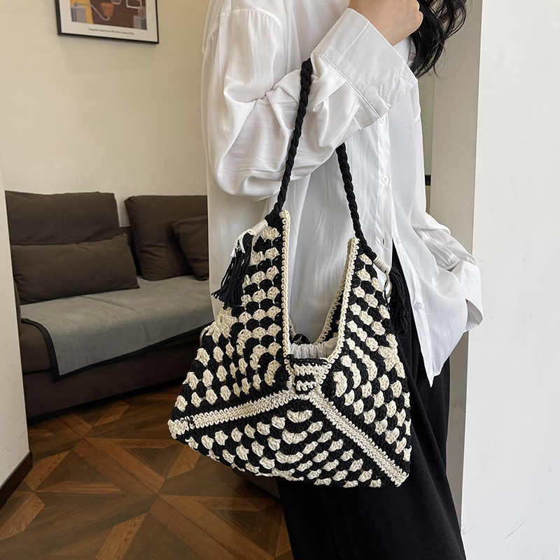 Women Weaving Shoulder Bag Large Capacity Beach Tote Bag Contrast Color Aesthetic Shoulder Bag Female Outdoor Bag
