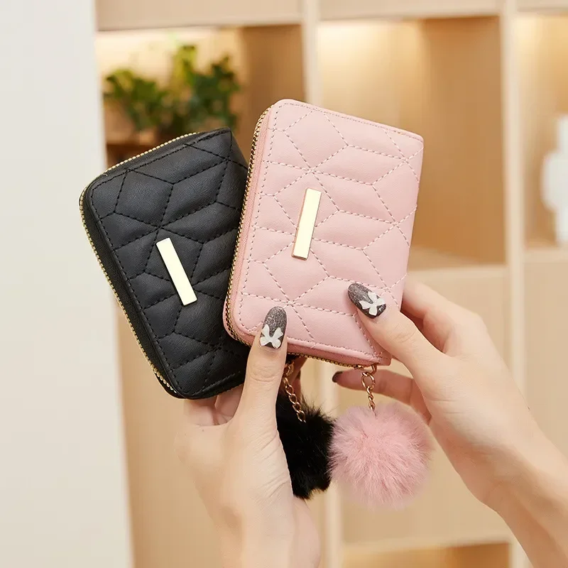 Short Wallets for Women Simple Fashion Coin Purse with Plush Pendant Card & ID Holders Money Bag Bolso De Mujer Bolsa Feminina