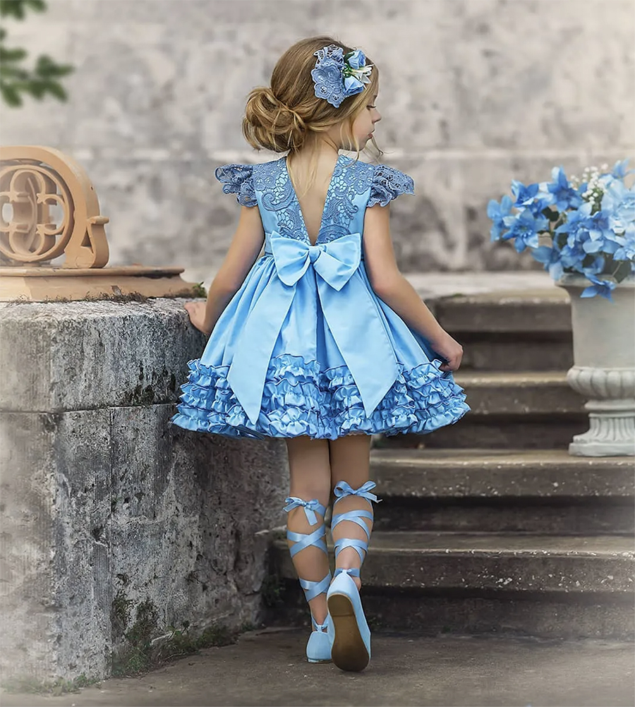 Lace Backless Short wer Girl Dresses Ruffled For Wedding Pageant Gowns Satin Knee Length First Communion Dress